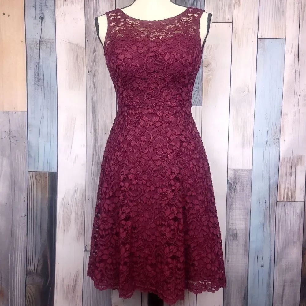 David's Bridal Burgundy Sleeveless Lace A-line Dress Bridesmaids Prom size 2